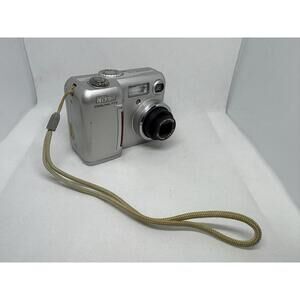 Nikon Coolpix 775 Digital Camera Silver New Battery Tested C118